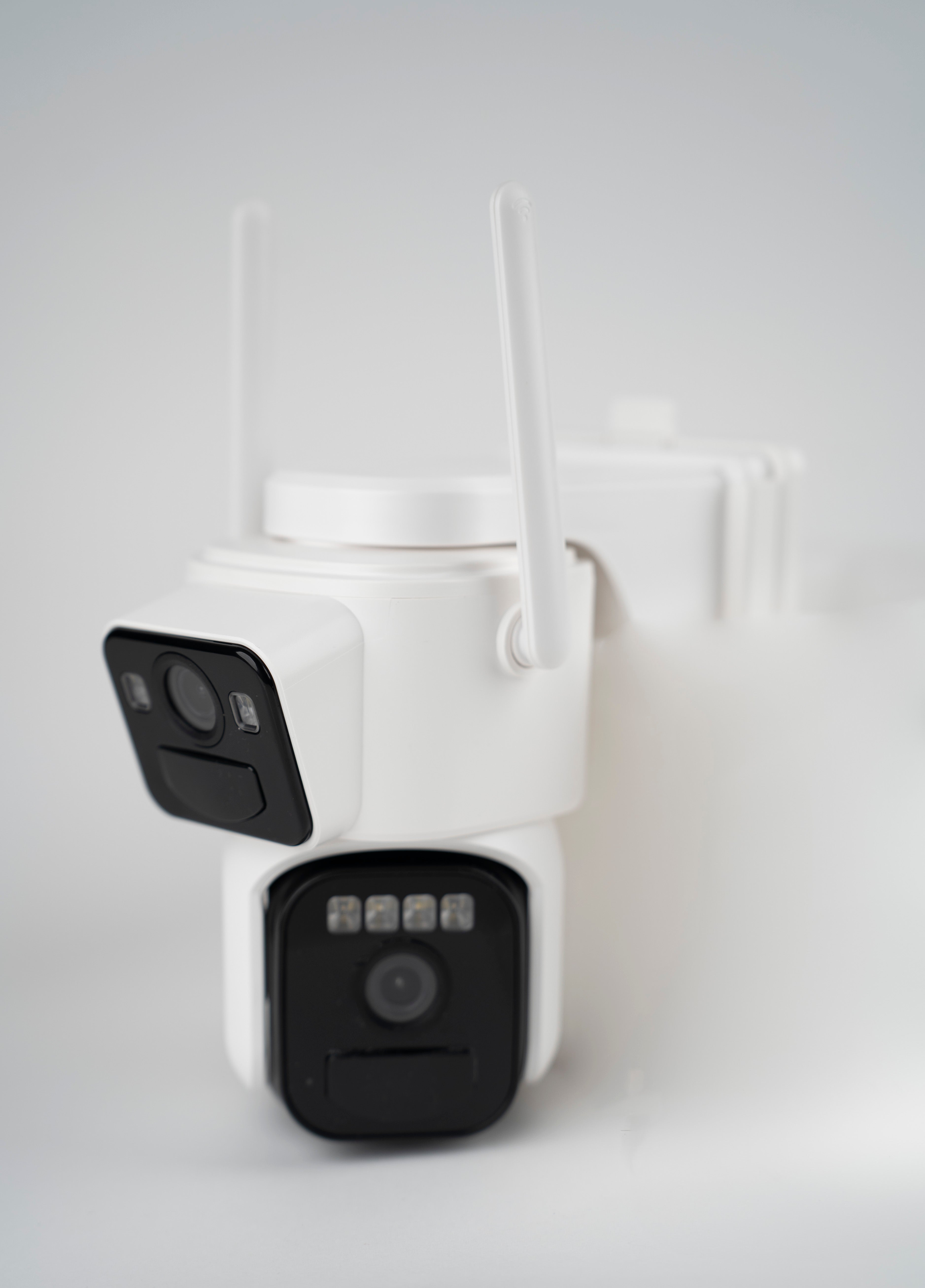 4G Wireless Security Camera with Solar Panel – No Cables, No Power.