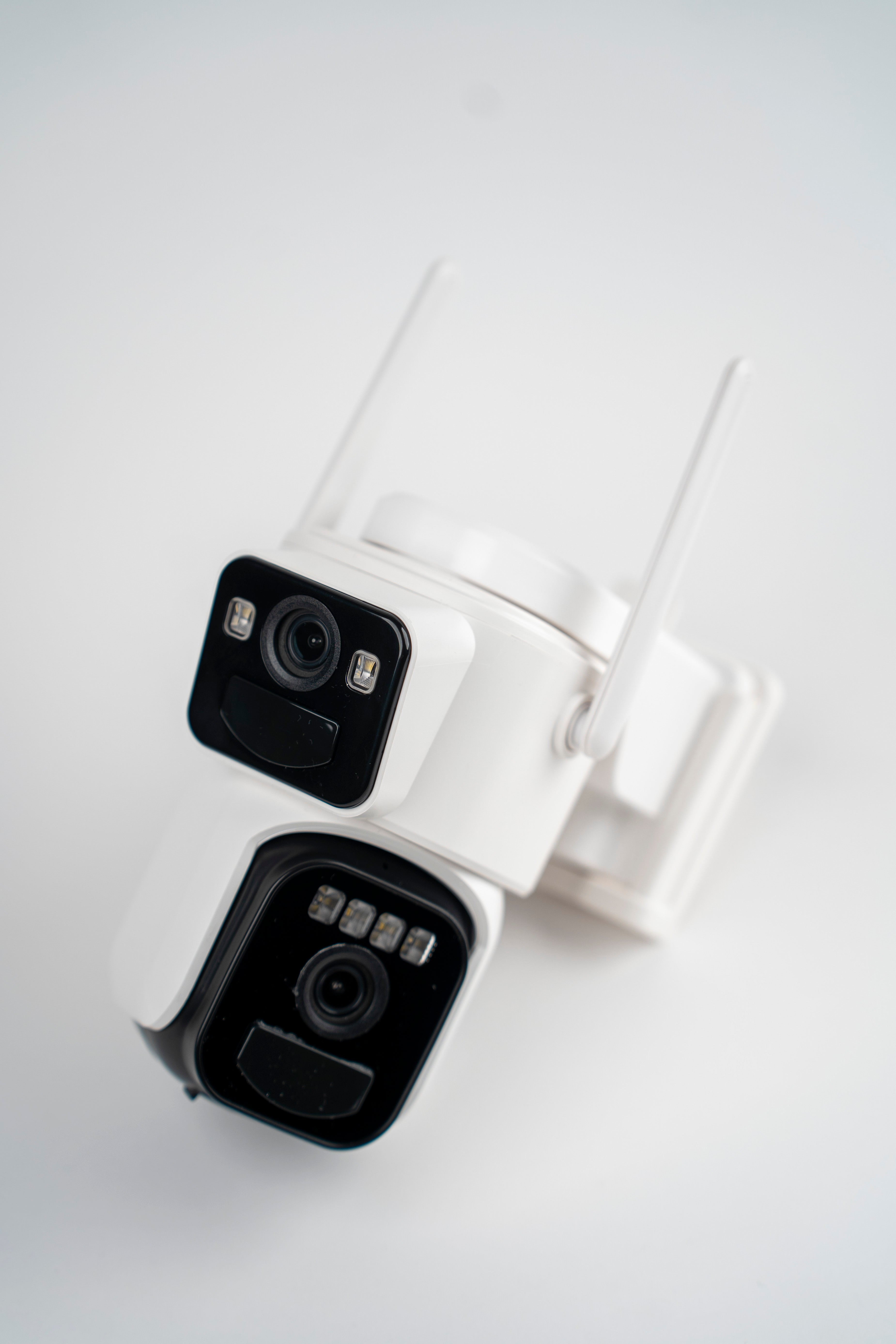 4G Wireless Security Camera with Solar Panel – No Cables, No Power.