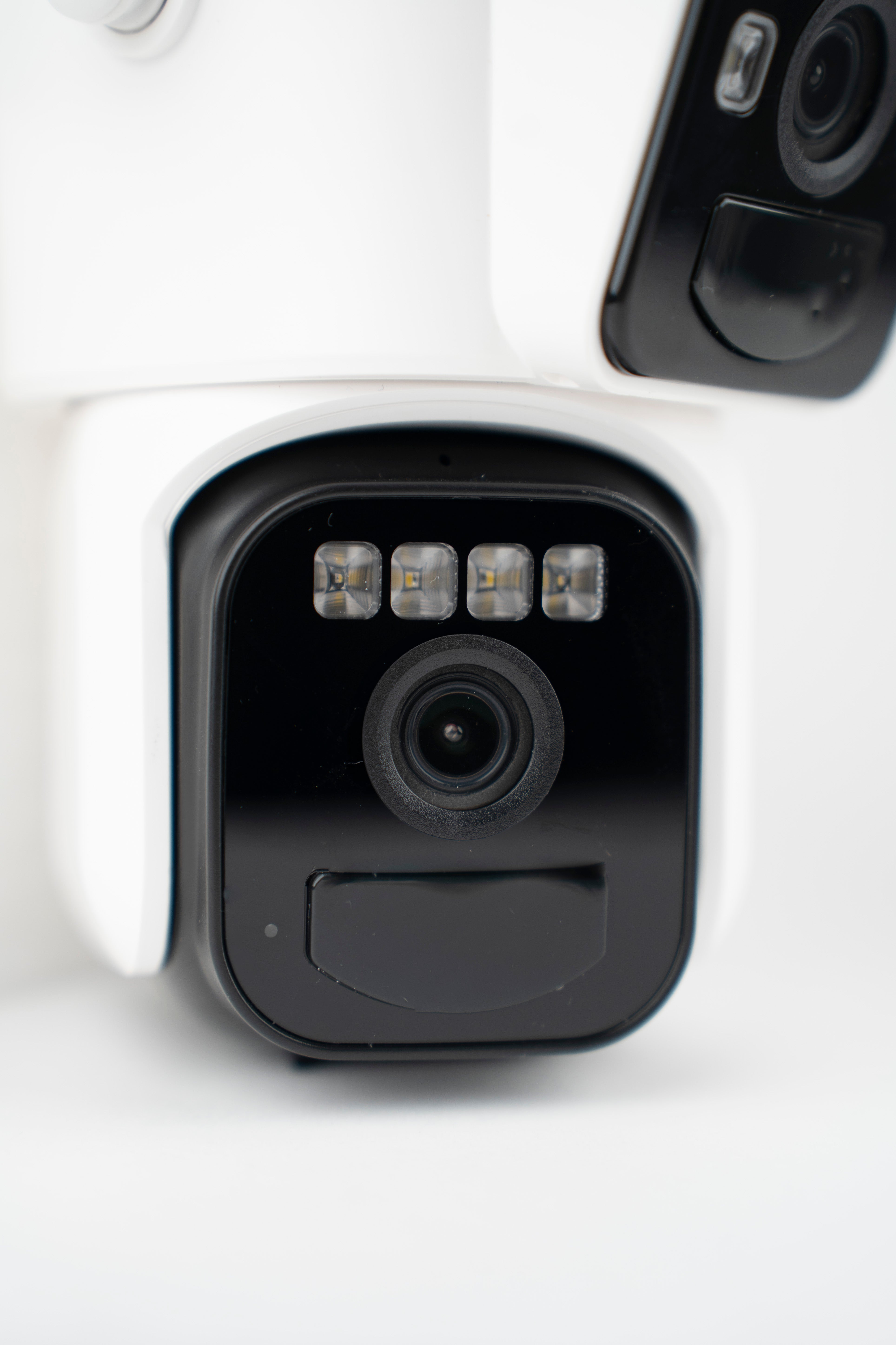 4G Wireless Security Camera with Solar Panel – No Cables, No Power.