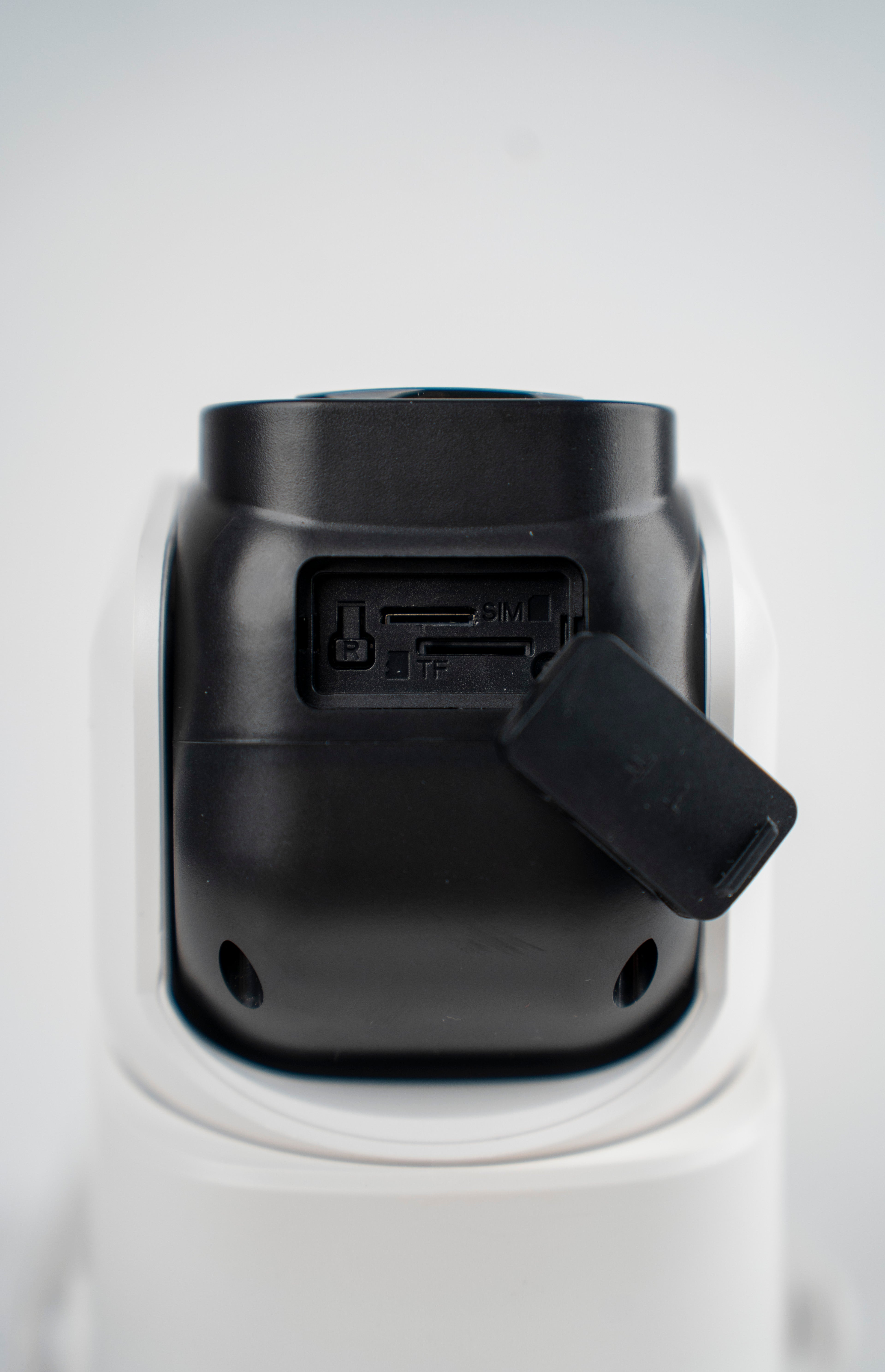 4G Wireless Security Camera with Solar Panel – No Cables, No Power.